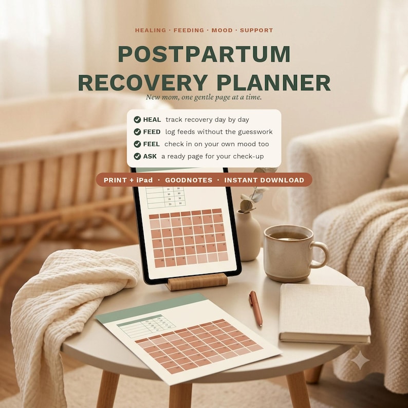 Op de afbeelding: Een digitale en printbare planner voor postpartum herstel met een kalenderindeling met terracotta vierkanten. De tekst luidt: HEALING FEEDING MOOD SUPPORT, POSTPARTUM RECOVERY PLANNER, New mom, one gentle page at a time, HEAL, FEED, FEEL, ASK, PRINT + iPad, GOODNOTES, INSTANT DOWNLOAD.
