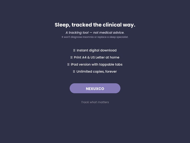 Op de afbeelding: Een donkerpaarse digitale slaaptracker met witte tekst: Sleep, tracked the clinical way. A tracking tool &mdash; not medical advice. Het bevat directe digitale download, A4-afdrukken, een iPad-versie met tikbare tabbladen, onbeperkte kopie&euml;n voor altijd en de merknaam NEXUXCO.