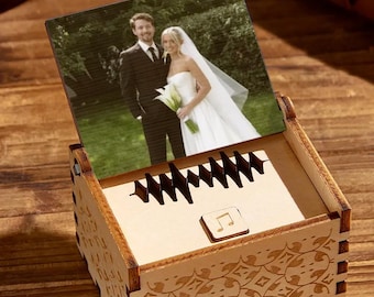 Personalisierte benutzerdefinierte Song & Foto Spieluhr aus Holz, Andenken Sprachaufnahme Spieluhr, Hochzeitsgeschenk zum Hochzeitstag für Paare