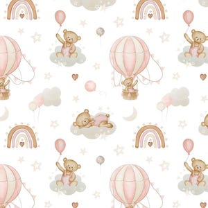 Può includere: Motivo ripetuto con illustrazioni ad acquerello di orsacchiotti, mongolfiere, arcobaleni, nuvole, stelle e palloncini in morbide tonalità rosa, marrone e beige. Il design è ambientato su uno sfondo bianco, creando un'estetica stravagante e delicata.