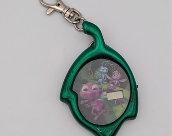 VTG 1998 A Bug's Life McDonald's montre numérique porte-clés Disney Pixar feuille verte