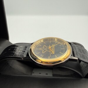 Carls Jr Armbanduhr Gold-Ton Schwarz Lederarmband Stern-Logo Analog Quarz Time Corp Bild 9