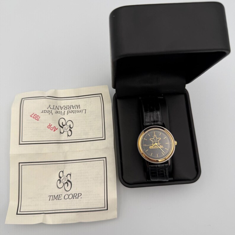 Carls Jr Armbanduhr Gold-Ton Schwarz Lederarmband Stern-Logo Analog Quarz Time Corp Bild 13