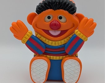 VTG Ernie Sesame Street Peek-a-Boo jouet à remonter Illco Muppets Inc. Années 1980 4,5"