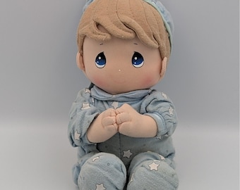 Precious Moments Prayer Boy Plüsch-Puppe Vater Unser Reden Pyjamas Blauer Stern