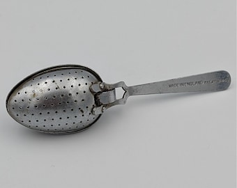 VTG Caroline Tea Infuser Scharnier Eierlöffel Made in England PAT 277810/28 Metall