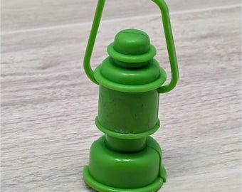 Muñeca Barbie vintage Linterna Verde Equipo de camping Plástico Faltan pegatinas