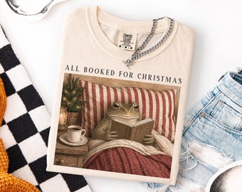Camiseta navideña con estampado de ranas leyendo libros, sudadera acogedora para vacaciones con temática literaria, camiseta con el lema "Todo reservado para Navidad".