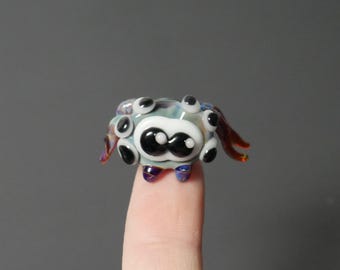 Handmade Borosilicate Glass Jumping Spider: Tiny Collectible Figurine