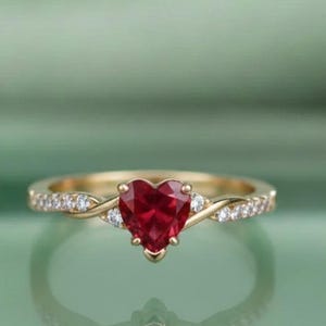 ハートカットルビーのエンゲージリング（14Kゴールド、スターリングシルバー） 上品なルビーブライダルセット - 彼女への赤いハートのプロミスリング