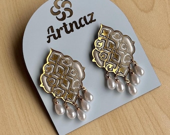 Pendientes de perlas con diseño persa, joyería hipoalergénica ligera, no se empañan, únicos hechos a mano.
