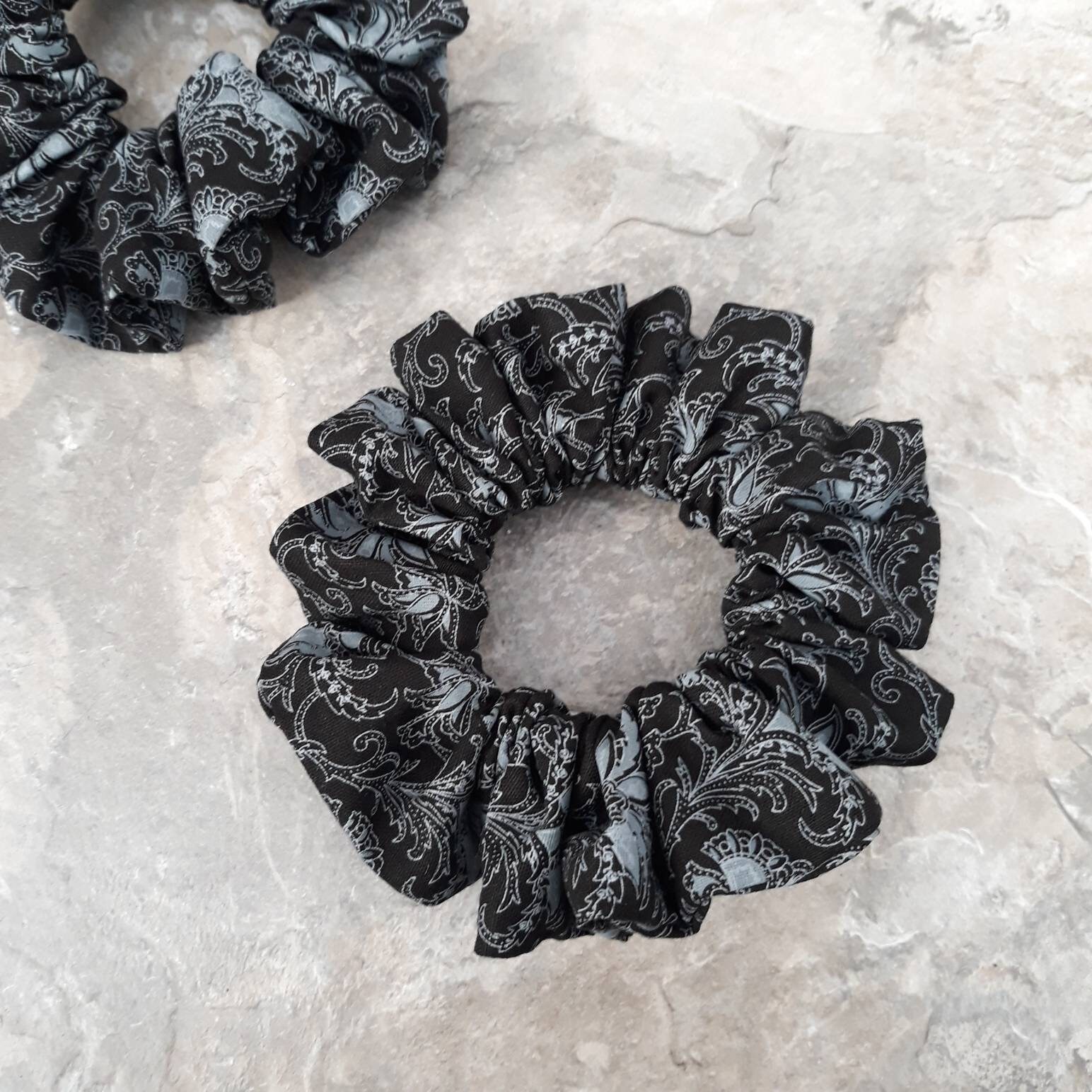 【MEDIA82】 Candy Skull Scrunchie (black) MEDIA(82) Candy Skull Scrunchie - Black | 하이츠스토어