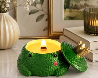 Kokoswaskaars Kikkerprins | Houten lont | Gipspot | Cadeau voor haar