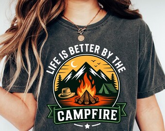 La vida es mejor junto a la fogata PNG – Clipart de camping, aventura al aire libre, diseño de sublimación de fogata, descarga digital de camping rústico