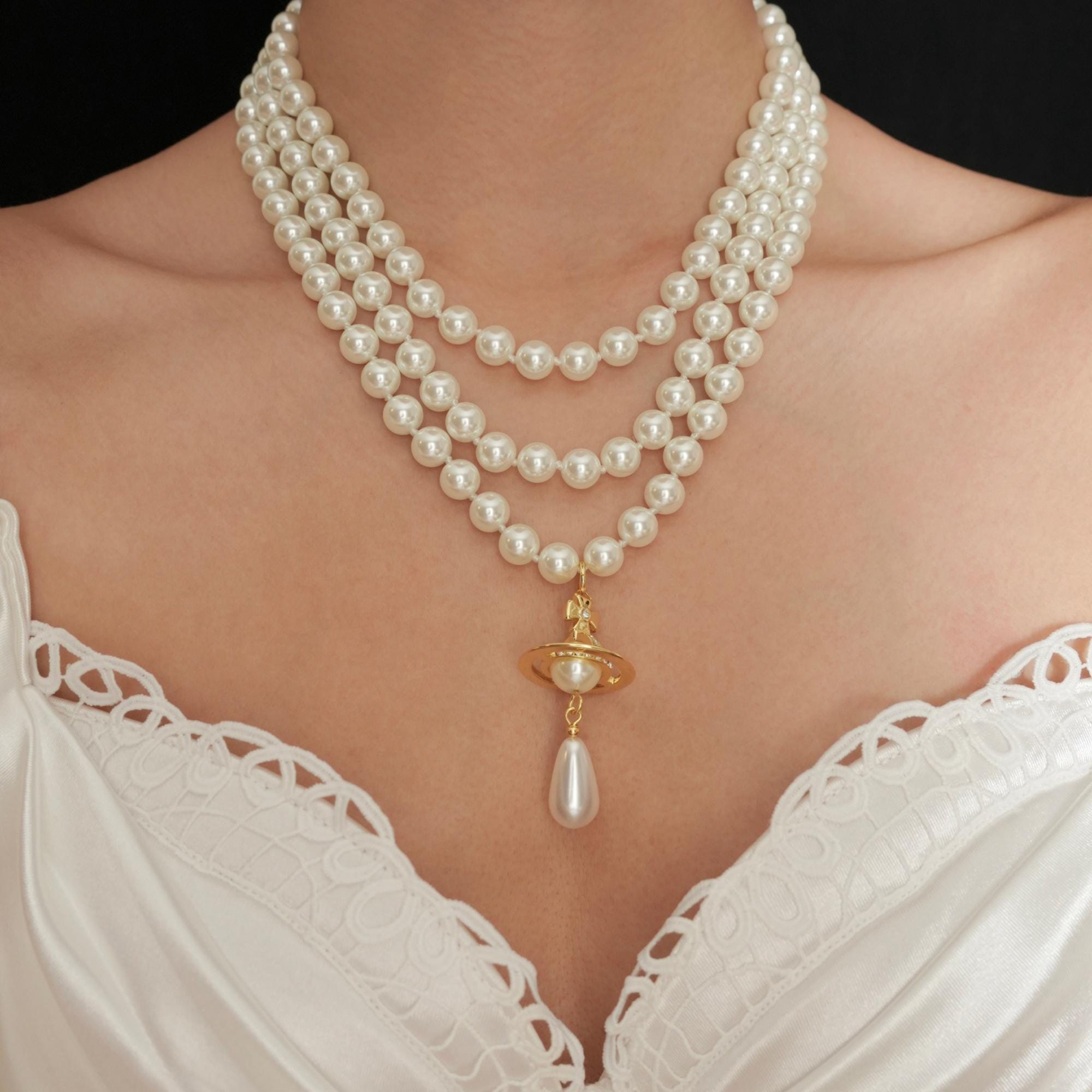 ヴィヴィアンウエストウッドTHREE ROW PEARL ネックレス♦4126d ヴィヴィアンウエストウッドTHREE ROW PEARL ネックレス♢4126d 復刻