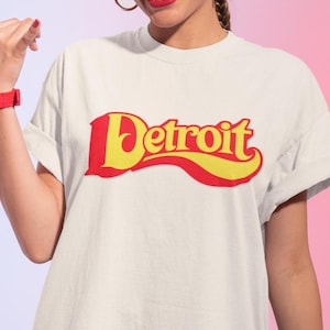 Puede incluir: Un letrero de madera rústica con el texto "Welcome to our home" en un estilo manuscrito. El letrero presenta un acabado envejecido y un diseño simple y acogedor, ideal para un porche o entrada.