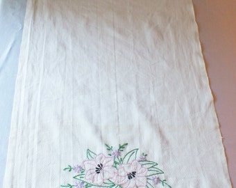Vintage Floral Linen Embroidered Tea Towel - Kitchen Towel - w crochet - Floral Dish Towel - Housewarming Gift or vintage craftcraft