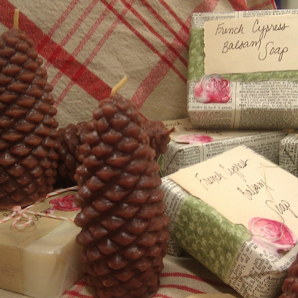 Large pinecone candle