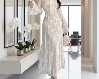 Robe midi en dentelle blanche, manches cloche, style romantique et élégant