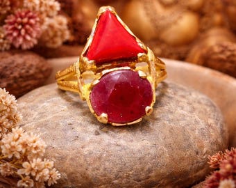 Ruby & Triangle Coral med Ashtadhatu-ring