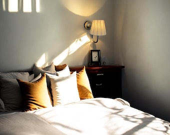 Applique murale en tissu en laiton : éclairage de chambre à coucher moderne du milieu du siècle