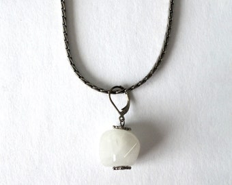 vintage white stone pendant necklace