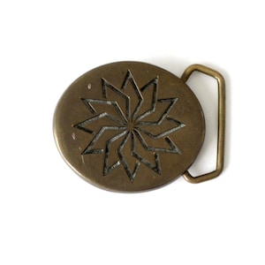 vintage 70s round brass buckle