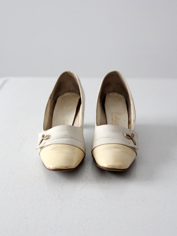 naturalizer white pumps