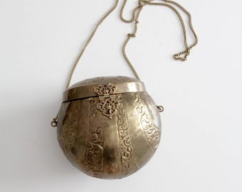 vintage 1930s brass clam shell purse