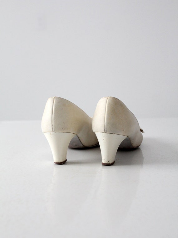 naturalizer white pumps