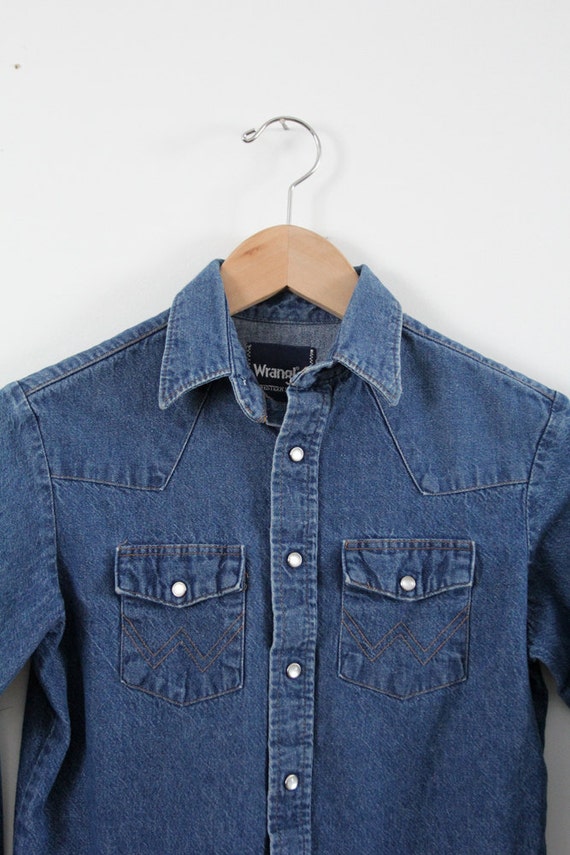 denim shirt by Wrangler, vintage chambray snap up… - image 5