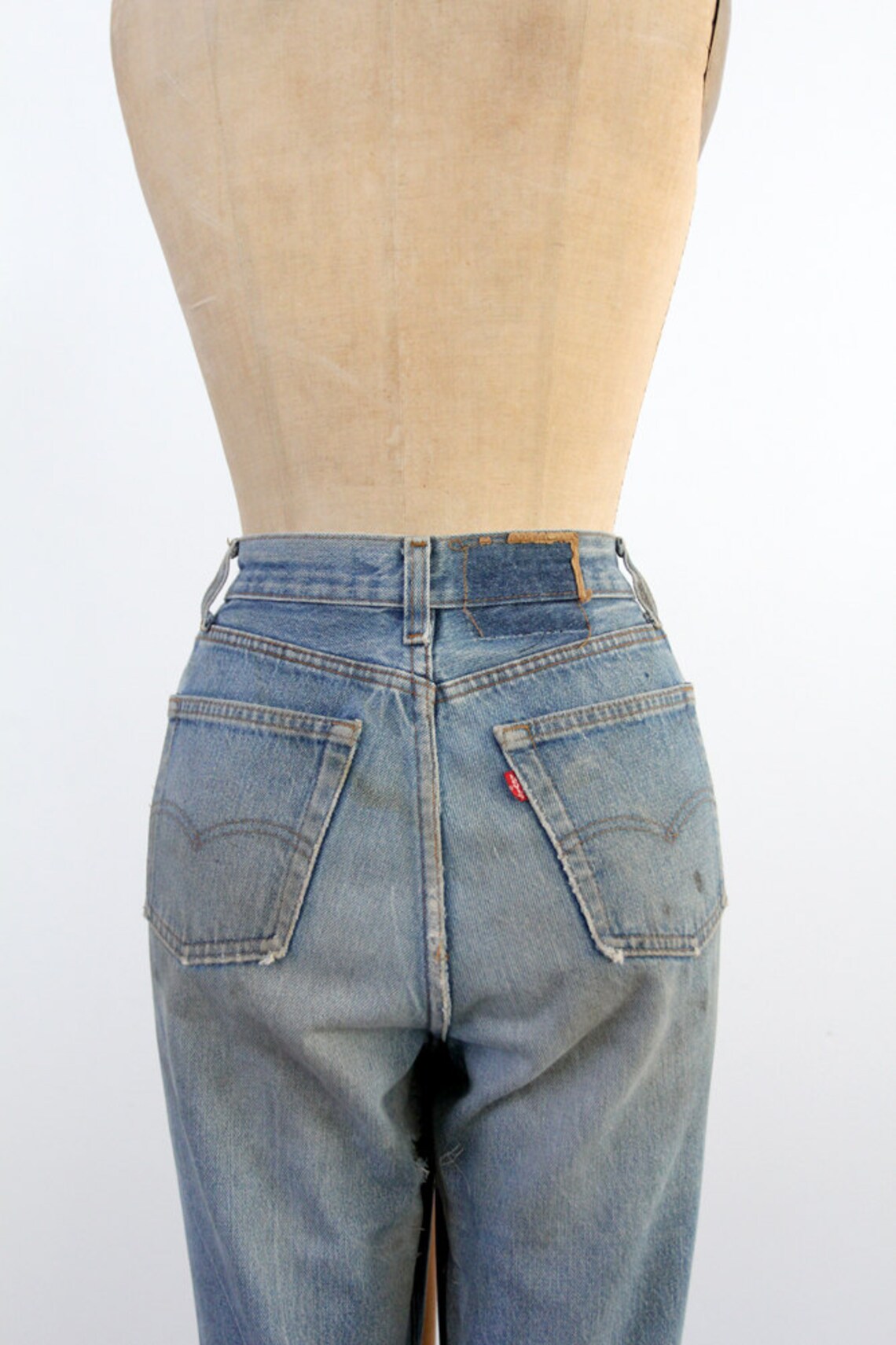 vintage distressed high waist Levis, 31 x 32, foto 2 di 5