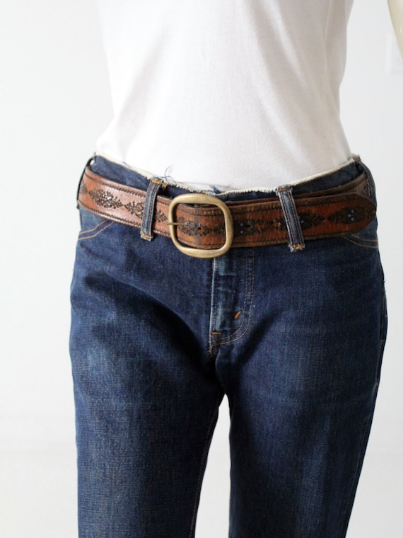 1970s tooled leather belt, vintage brown belt wit… - image 1