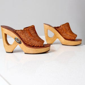 Vintage 70s Sbicca Basket Weave Leather Platform Mules / Size 8