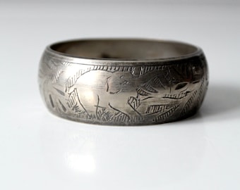 vintage etched silver tone bangle bracelet