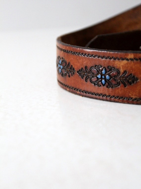 1970s tooled leather belt, vintage brown belt wit… - image 3