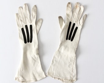 PAIRE DE GANTS anciens blancs cousus et brodés main mariage ou communion EUR 9,00 - FR
