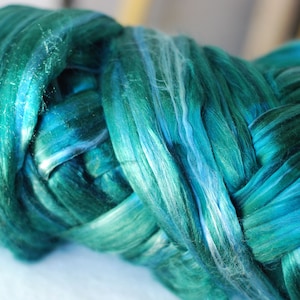 Mulberry Silk Tops, Emerald Green, Bombix Silk Roving, Fiber for Spinning, Felting