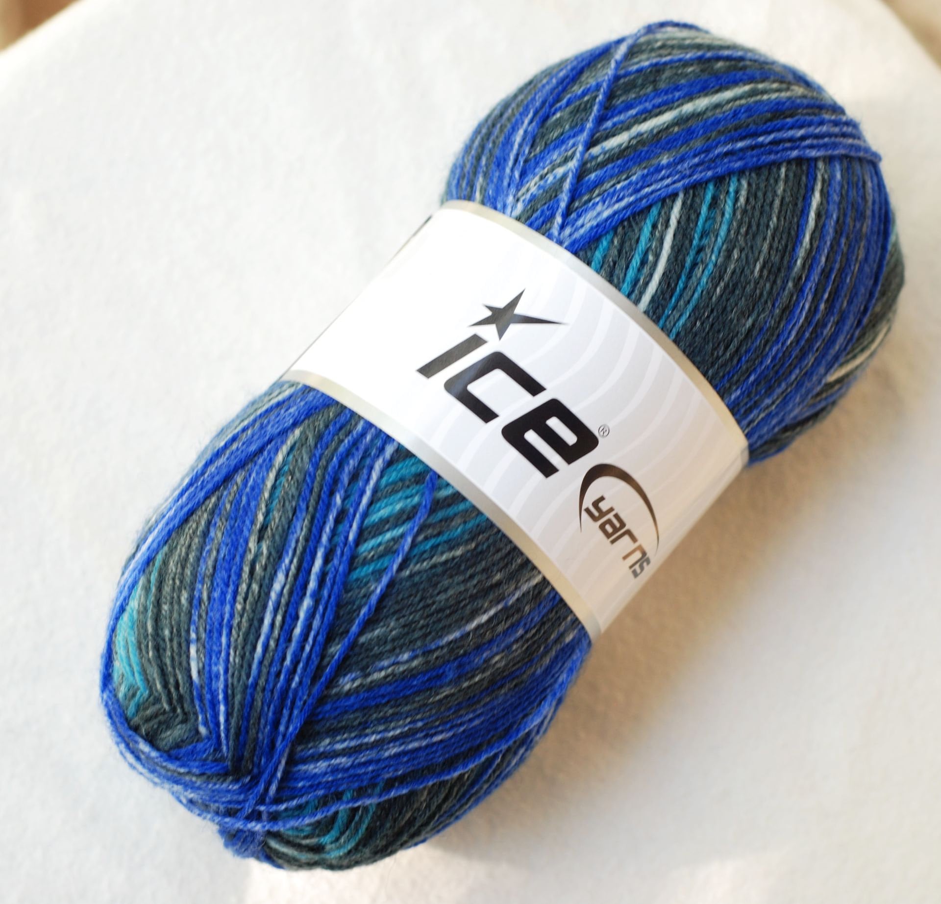 YARN ✴︎ ニット WATSON Self Striping Sock Yarn, Superwash Wool