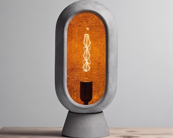 Modern bordslampa i betong – handgjord industriell accentlampa med varmt bärnstensfärgat sken