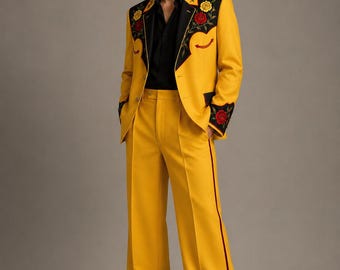 Costume western jaune pour homme, costume de mariage cowboy brodé, costume style nudie à motifs floraux, tenue de marié rétro country, costume de scène western sur mesure