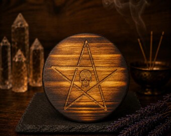 Posavasos de madera con pentagrama y calavera (posavasos para velas, decoración espiritual)