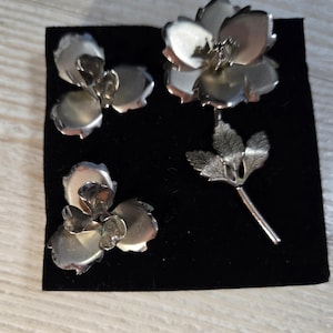 Vintage Silver Tone Flower Brooch & Clip-On Earrings Set
