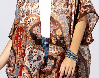 Kimono estilo boho con estampado paisley y patchwork, talla única.