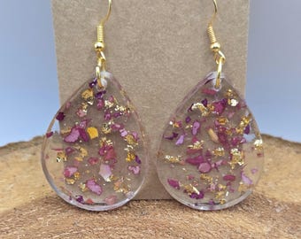 Echte Rose Petal Teardrop Ohrringe mit Goldflakes | Handgemachter Schmuck aus Resin mit Bedeutung