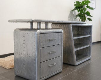 Escritorio industrial Aviator con estantes y cajones / Mobiliario de estación de trabajo con remaches de aluminio