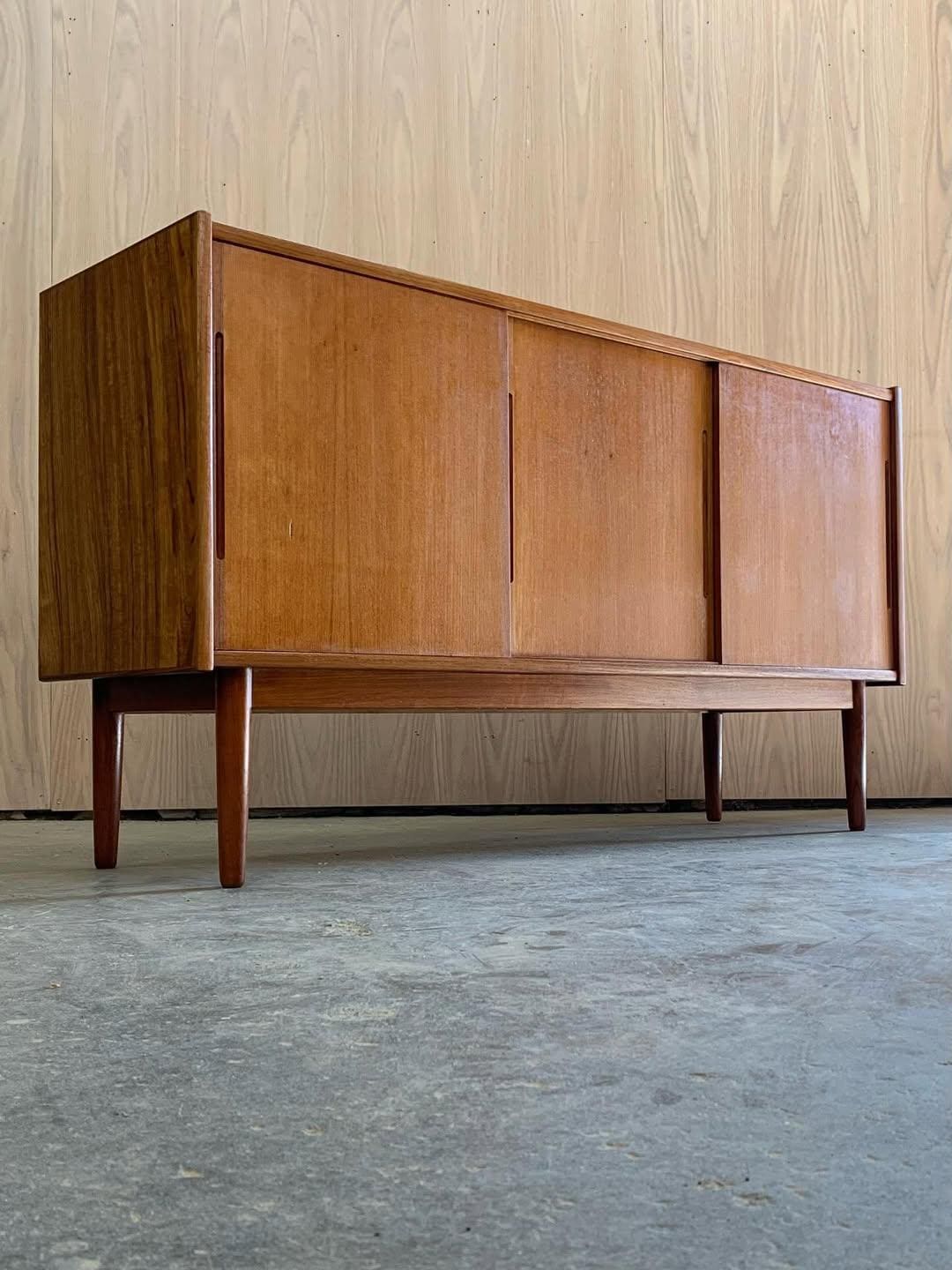 Natural Wood and Steel Media Console Mid Century Modern TV Stand, Solid wood sideboard cabinet,handmade,Solid Walnut Wood and Metal Tv Unit