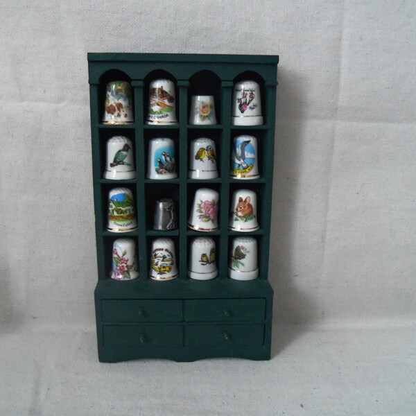 Vintage Set mit 16 Fingerhüten Sammlung und Holz Vitrine - Sortiment von Vintage Fingerhüten