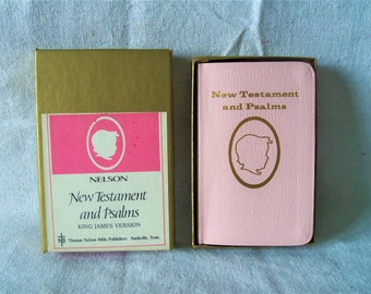 New Testament Psalms Proverbs Copyright 1971  Bible Pocket Size Pink Softcover Book Christian Religious Prayer Gift Religion Church
