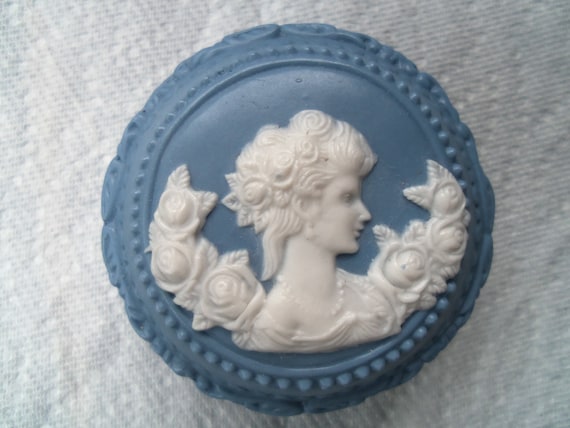 Vintage Blue and White Trinket Box With Cover - D… - image 8